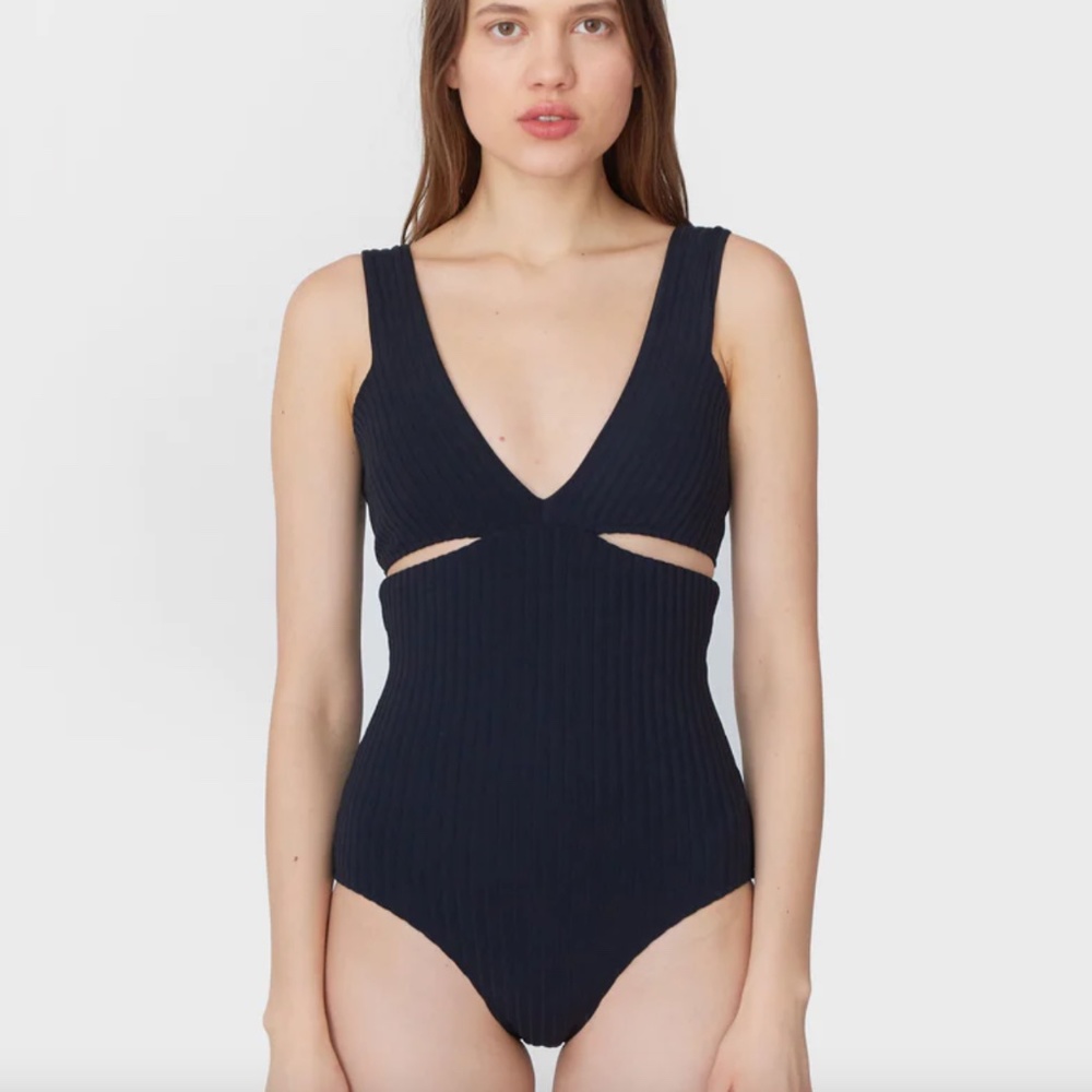 ISO Araks Ursa One Piece Black Rib - Size S or M